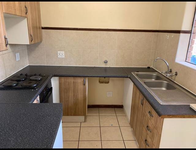2 BEDROOM APARTMENT FOR SALE IN MOOIKLOOF RIDGE ESTATE